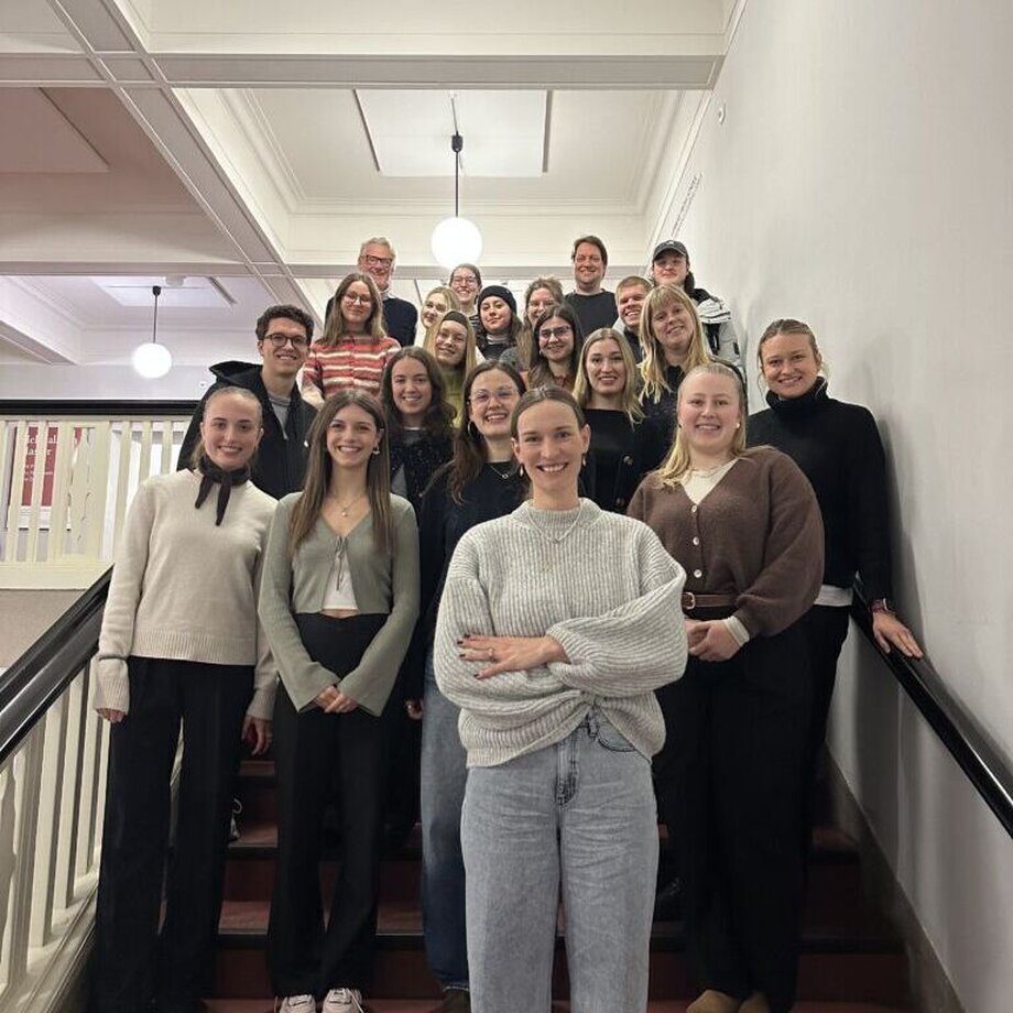 Gruppenfoto mit Anna van Koetsveld