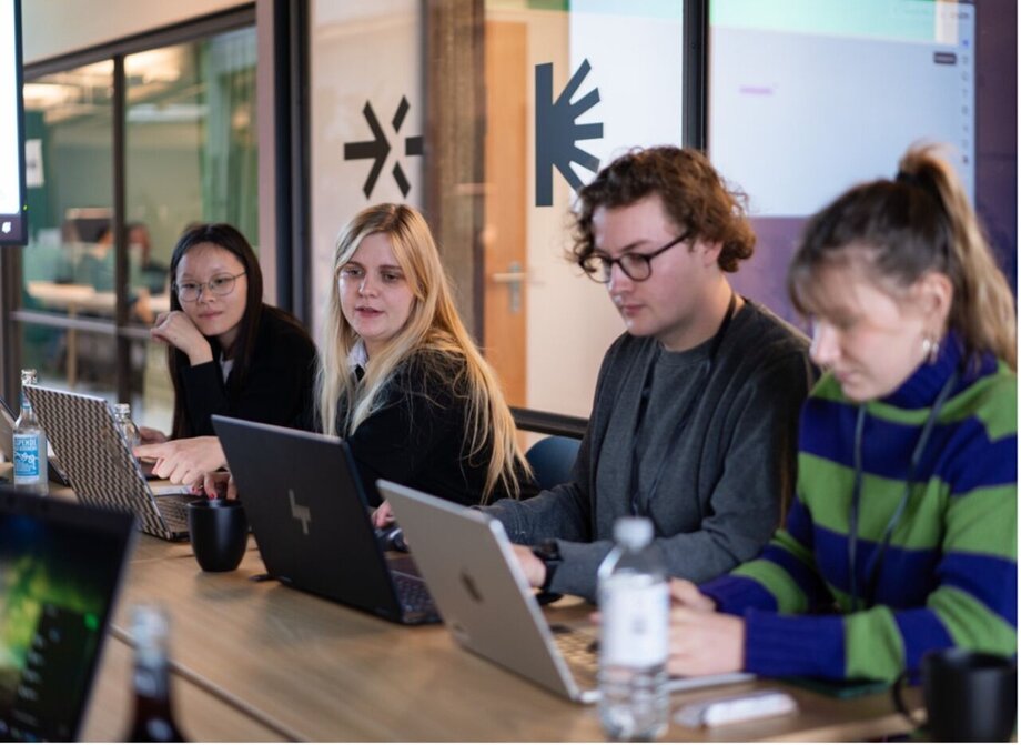 Next Media Gruppenbild Anneke 1