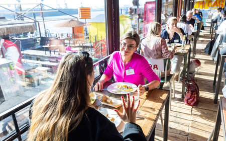 HMS Networking Lunch 1125 A5 A5039