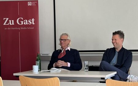 Jan Bechler rechts zu Gast an der Hamburg Media School